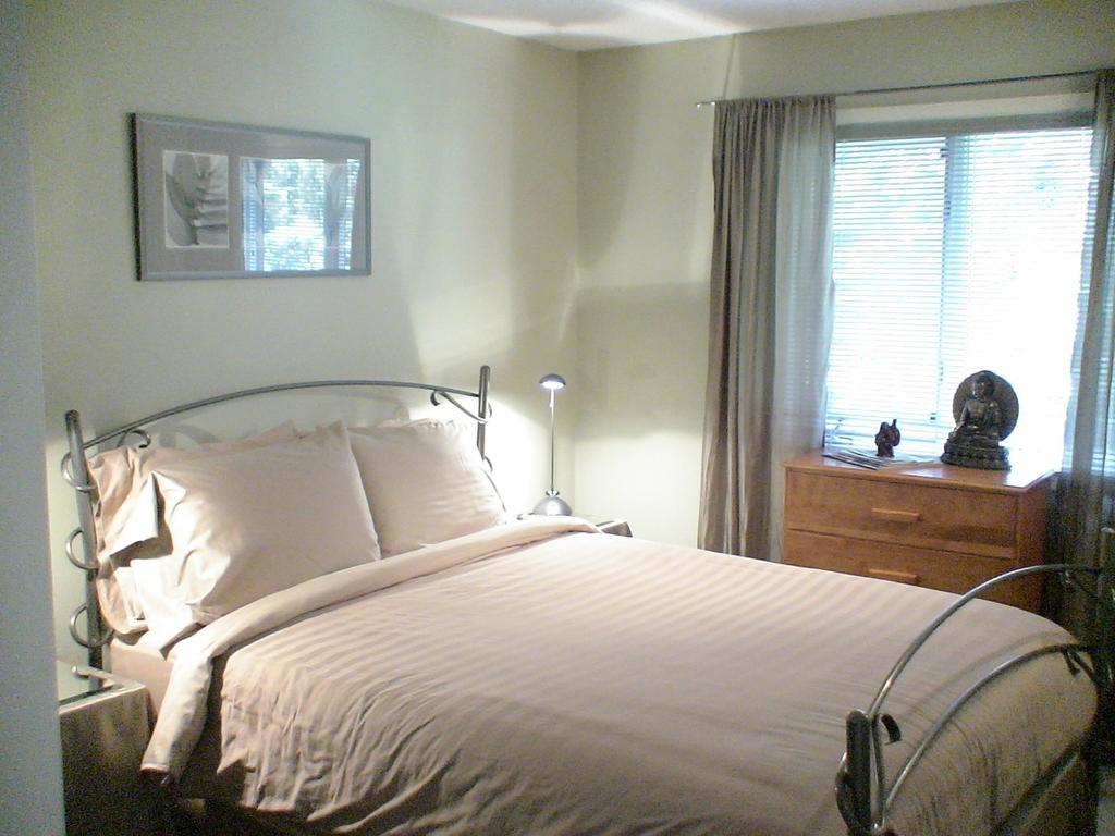 Redwood Meadows Bed And Breakfast Bragg Creek Pokoj fotografie
