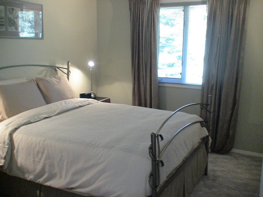 Redwood Meadows Bed And Breakfast Bragg Creek Pokoj fotografie