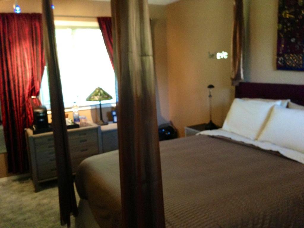Redwood Meadows Bed And Breakfast Bragg Creek Pokoj fotografie
