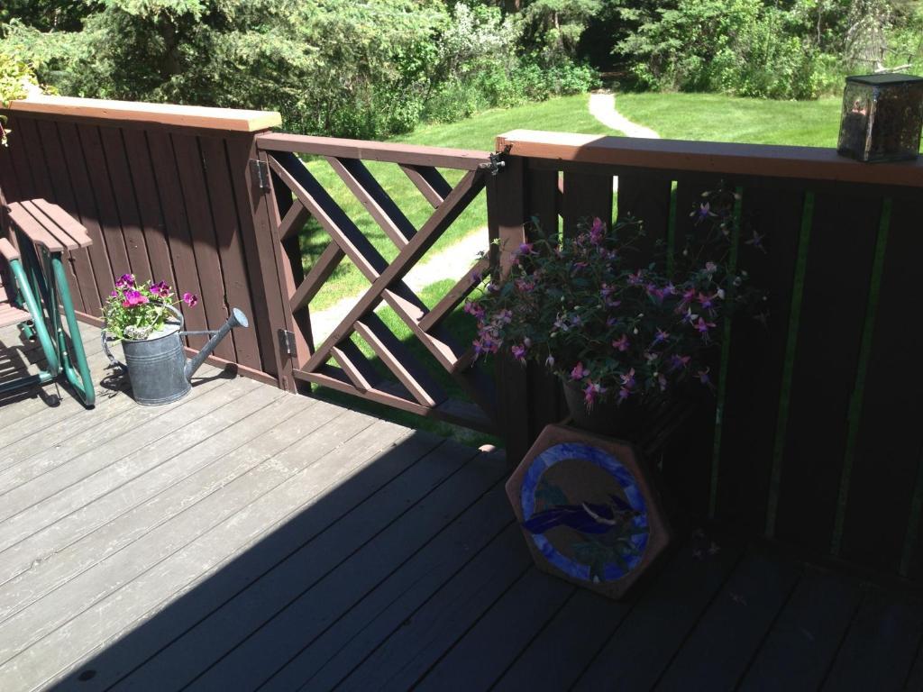 Redwood Meadows Bed And Breakfast Bragg Creek Exteriér fotografie