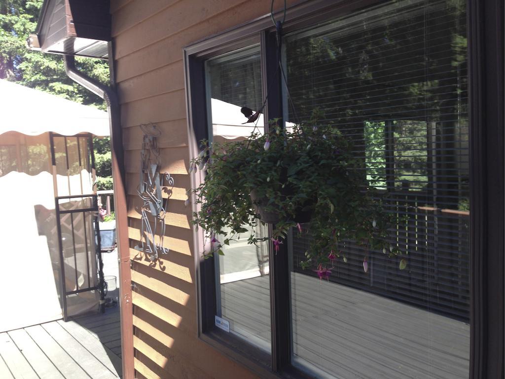 Redwood Meadows Bed And Breakfast Bragg Creek Exteriér fotografie